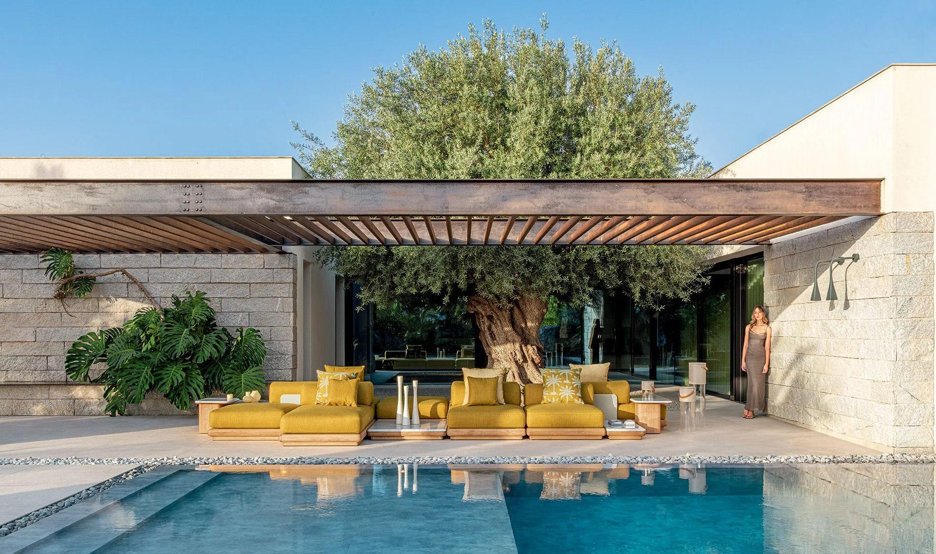 Talenti Itaca furniture in an outdoor setting